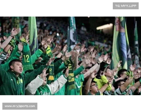 上海海港球迷远征大连，客场看台座无虚席